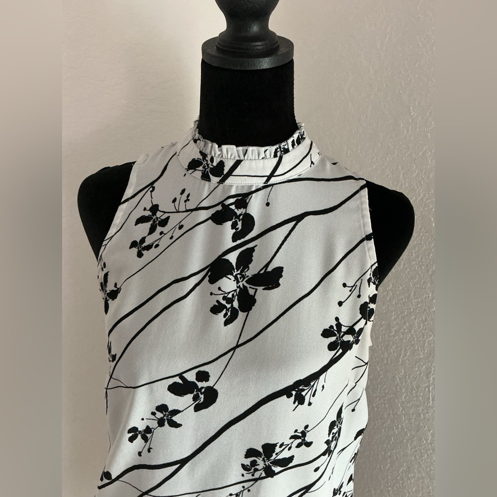 White House Black Market Floral Halter Blouse High Neck Flowy Ruffle Hem Size 4 - Picture 7 of 16